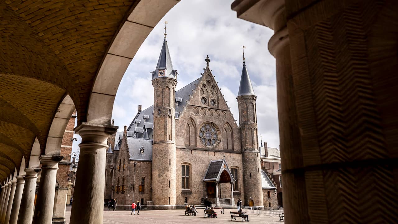 De Ridderzaal op het Binnenhof, het decor waar al honderd dagen wordt geformeerd.