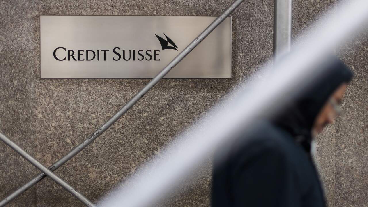 Swiss bank UBS wants to acquire troubled rival Credit Suisse |