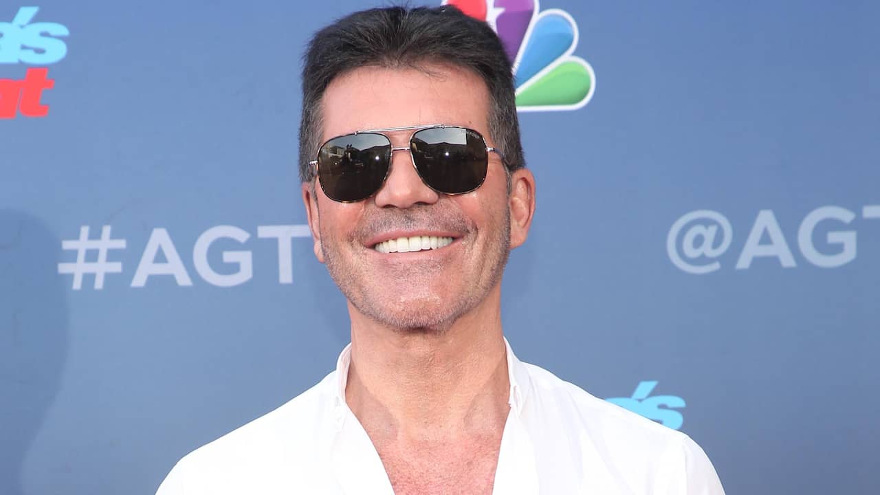 Simon Cowell started drinking and smoking at the age of eight |  backbiting