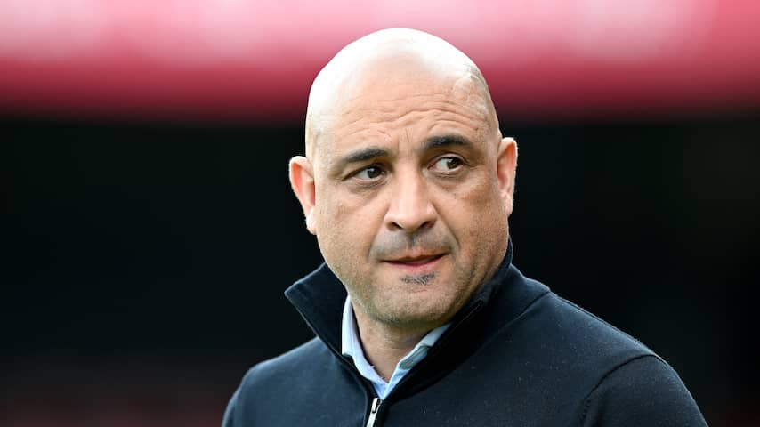 Regillio Simons vertrekt al na half jaar als trainer van gedegradeerd FC Volendam
