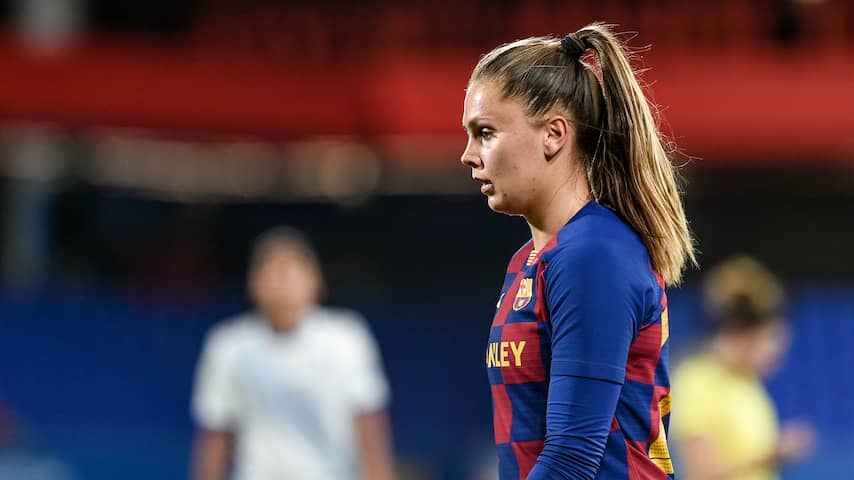 Zakje tegel balans Lieke Martens helpt Barcelona aan zege in eerste 'Clásico' voor vrouwen |  Voetbal | NU.nl