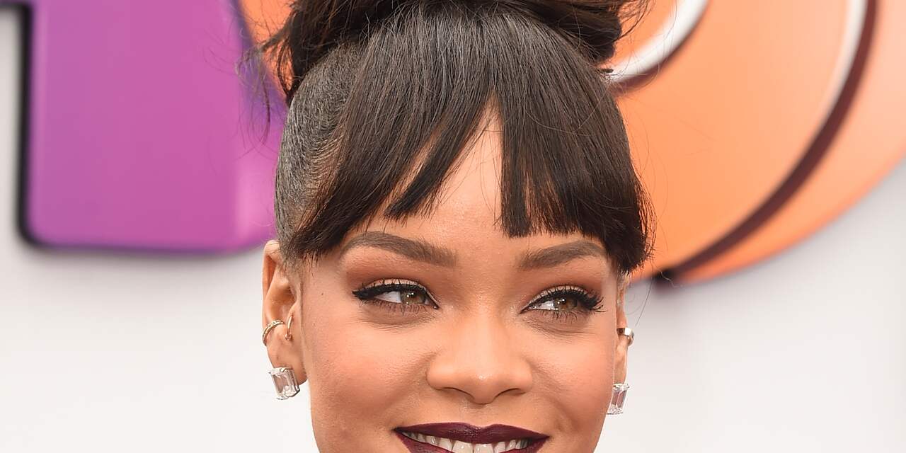 Rihanna dankbaar voor miljoen downloads nieuwe album