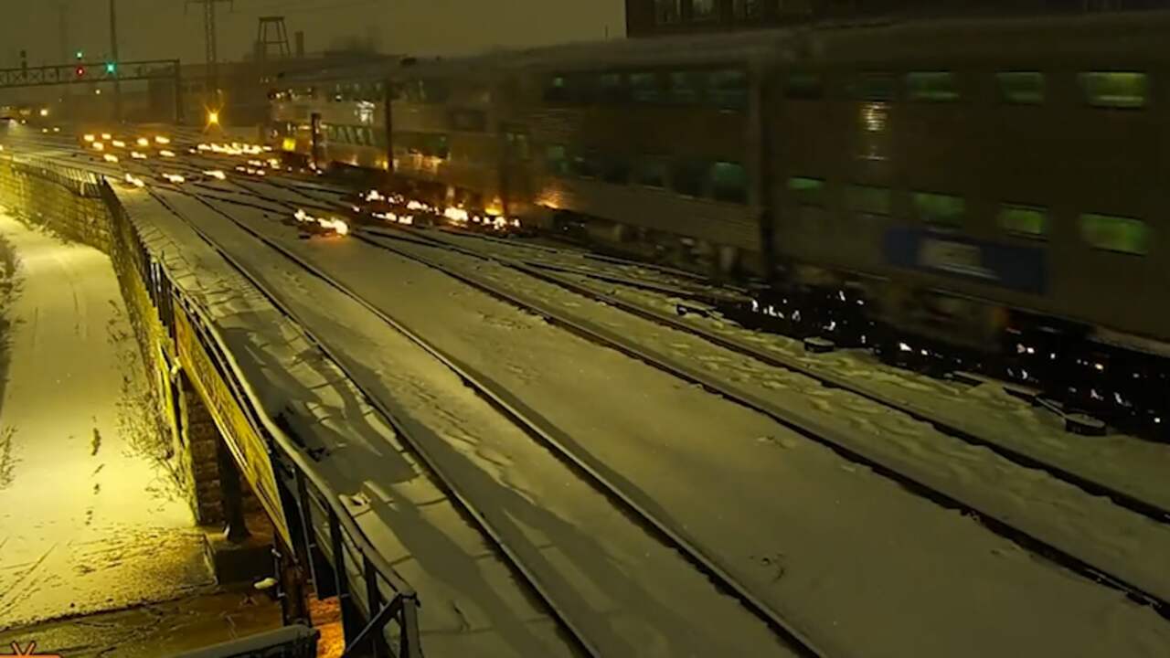 Beeld uit video: Treinspoor in Chicago staat in brand om bevriezing tegen te gaan