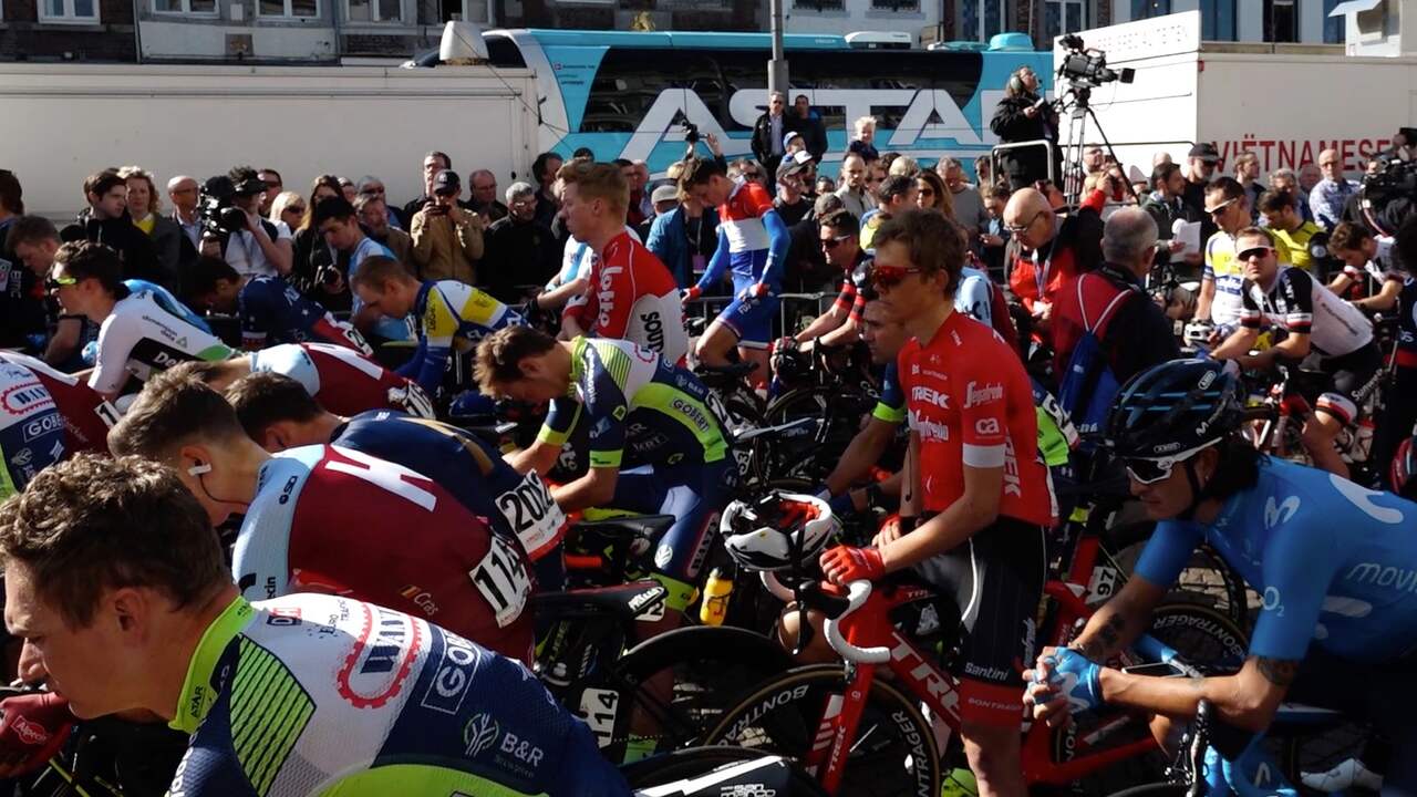 Beeld uit video: Minuut stilte voor Goolaerts voorafgaande aan Amstel Gold Race