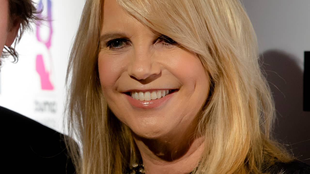 Beeld uit video: Linda de Mol pakt nu al kerstpakketten in