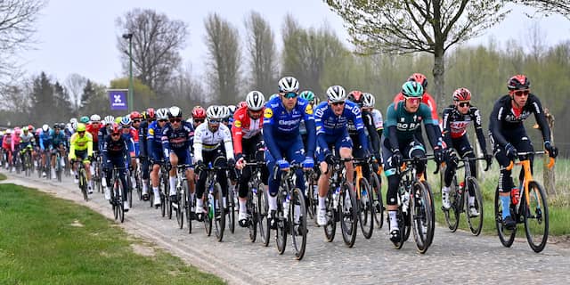 Van der Poel naar kop van peloton in Ronde van Vlaanderen ...