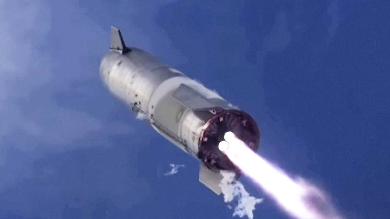 Beeld uit video: SpaceX-raket landt succesvol, maar explodeert daarna alsnog