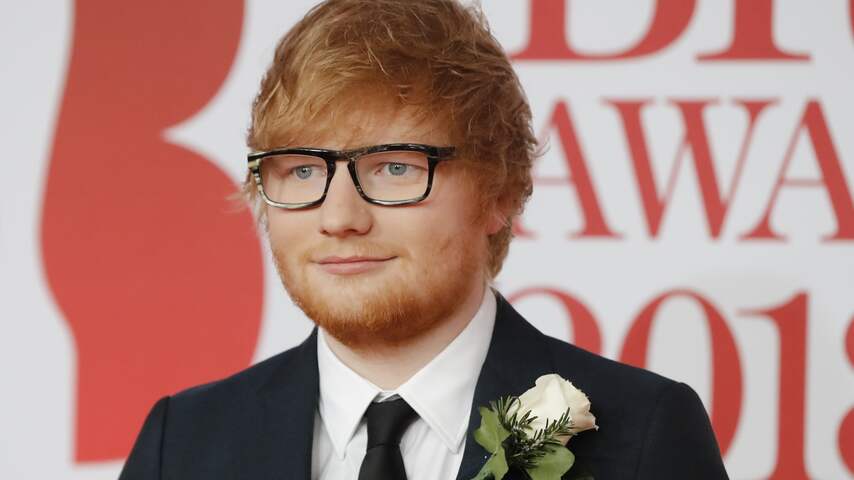 Artiesten verschijnen met witte roos op loper Brit Awards voor Time's Up