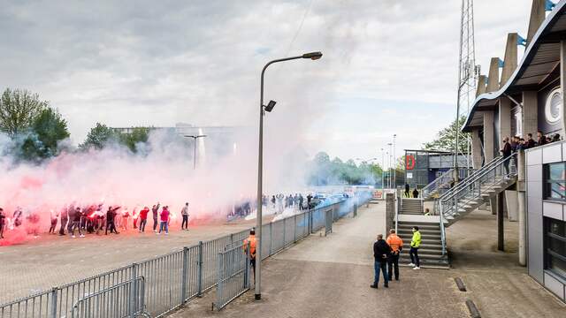 De selectie van Willem II werd woensdag toegezongen door de aanhang.