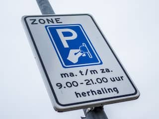 Automobilisten moeten per 1 april betalen voor parkeren op de Hellingweg