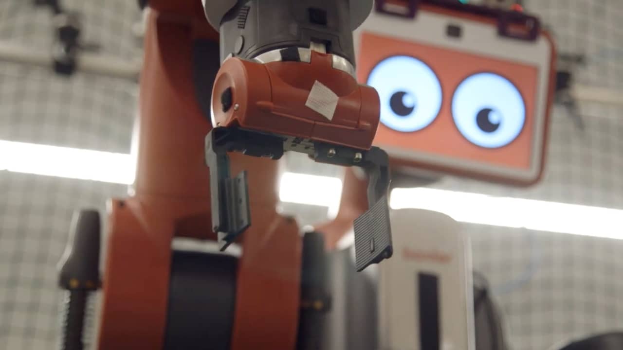 Beeld uit video: Onderzoekers leren robots autonoom hotdogs te bereiden