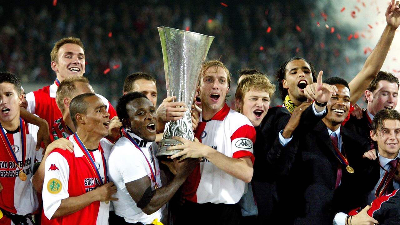 De laatste keer dat Feyenoord een Europese prijs won: de UEFA Cup in 2002.