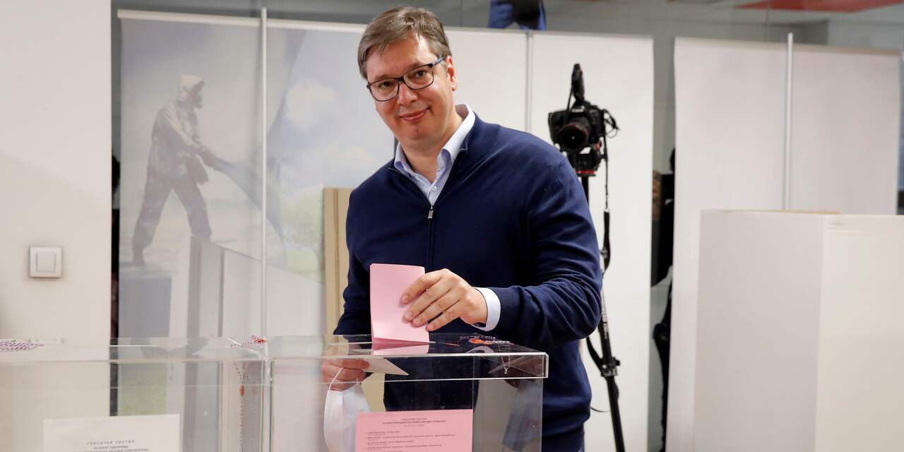 Partij Servische president behaalt absolute meerderheid bij verkiezingen