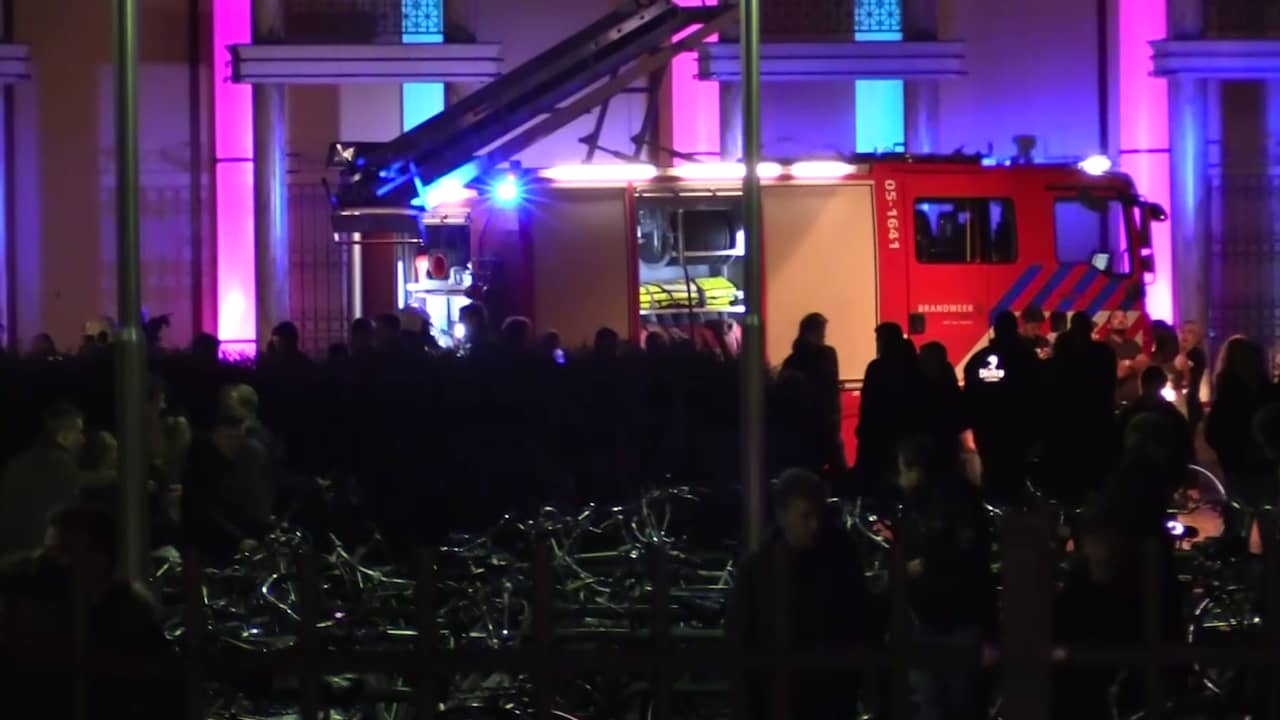 Beeld uit video: Discotheek in Markelo ontruimd na brand