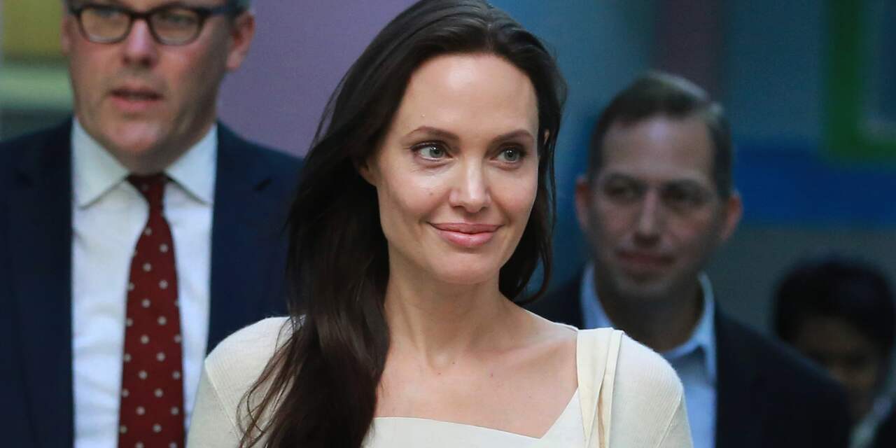 Jackie Collins wil Angelina Jolie in boekverfilming