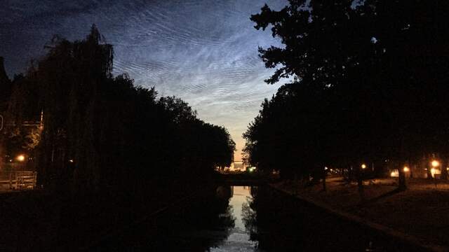 Weer veel lichtende wolken in Nederland