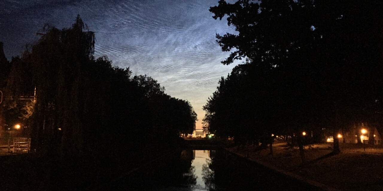Weer veel lichtende wolken in Nederland