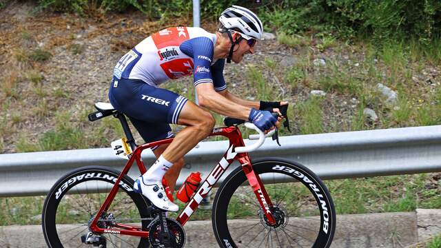 Bauke Mollema handhaafde zijn voorsprong van een minuut op zijn achtervolgers en kwam solo over de finish.