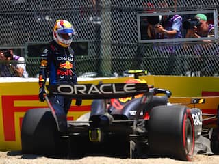 Teamgenoot Pérez verstoort training Verstappen op Imola met crash in slotfase