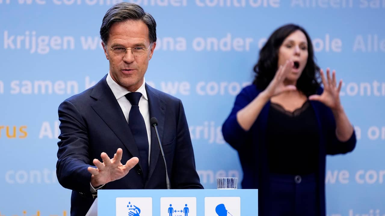 Beeld uit video: Rutte grijpt in: 'Niet het moment om een minister naar aftreden te vragen'