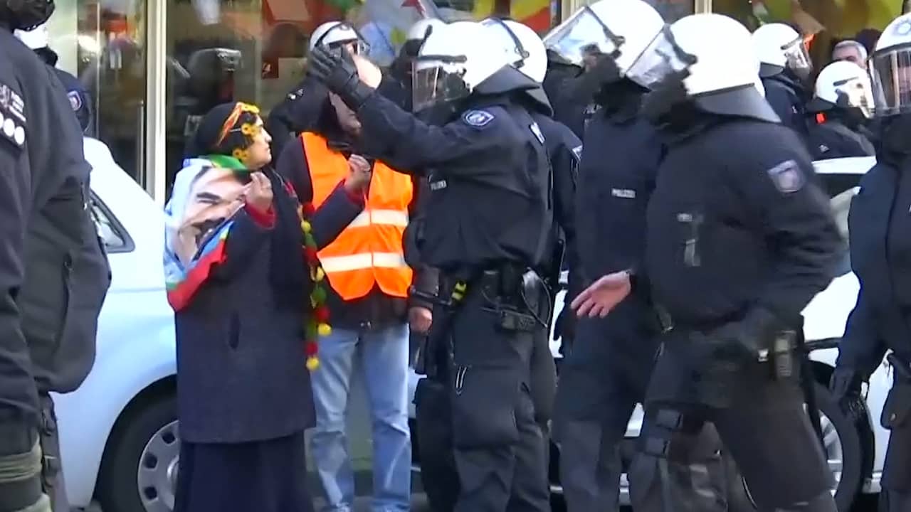 Beeld uit video: Politie beëindigd demonstratie Koerden in Keulen