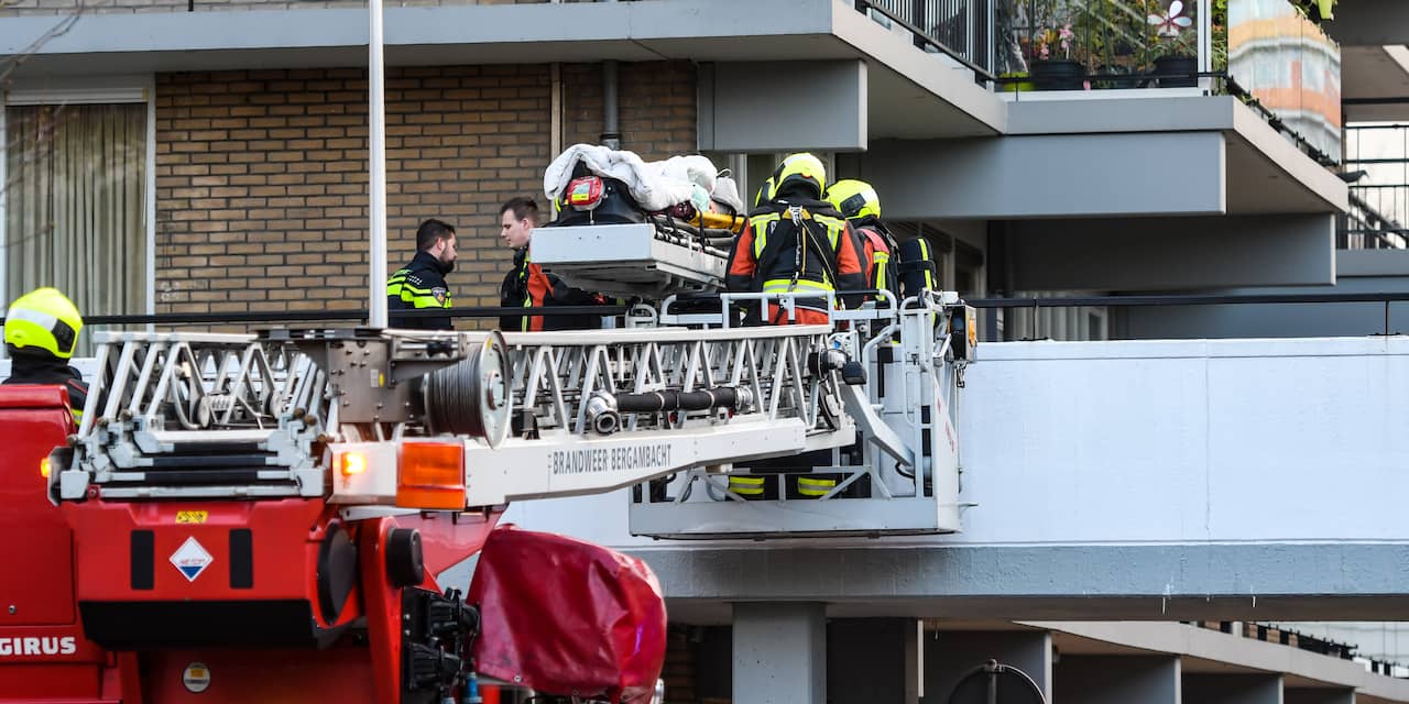 Man vast na ontploffing vuurwerk in flat Alphen aan den Rijn, één gewonde