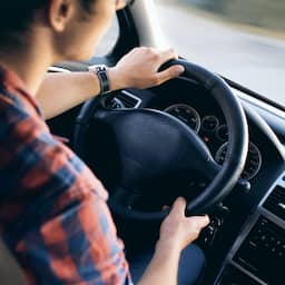 Martin kan 700 euro besparen op autoverzekering: 'Straks steken in vakantie'