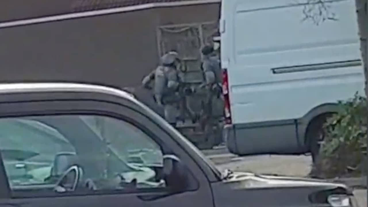 Beeld uit video: Politie pakt 'man die aanslag voorbereidde' op in Zoetermeer