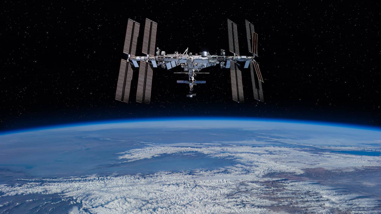 Space station batteries dumped in the ocean more than three years after being out of service  Technology and science