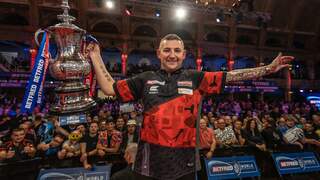 Aspinall volgt Van Gerwen op als World Matchplay-winnaar