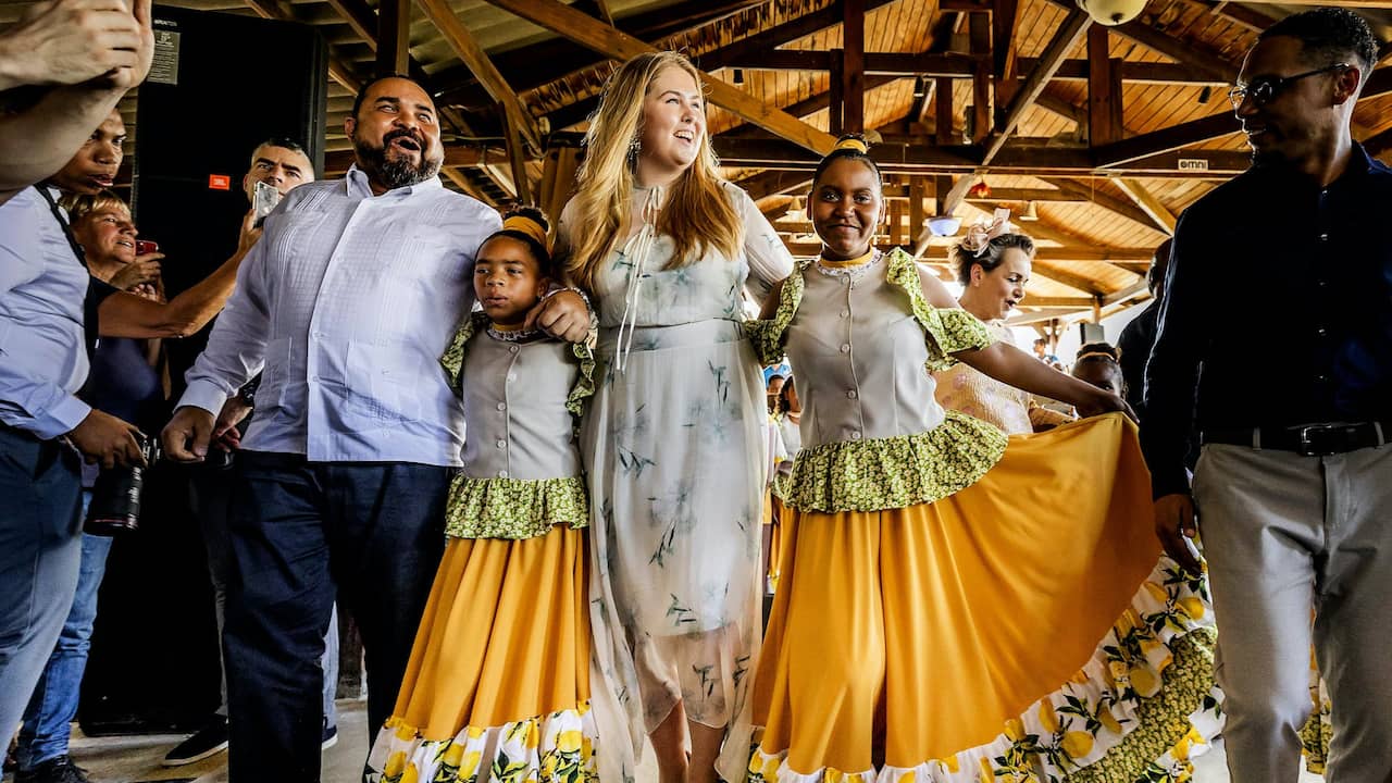 Beeld uit video: Amalia laat haar dansmoves zien tijdens bezoek aan Bonaire