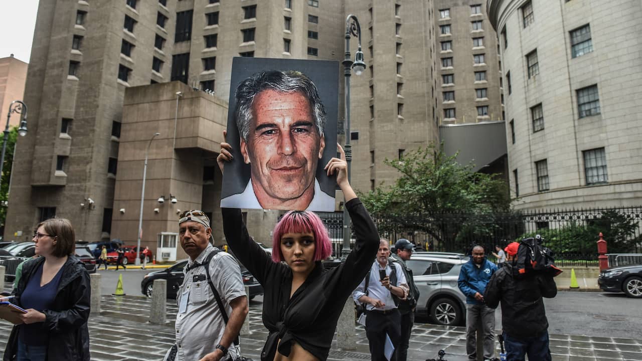 US Judge Orders Names of 180 People Linked to Jeffrey Epstein to be Released