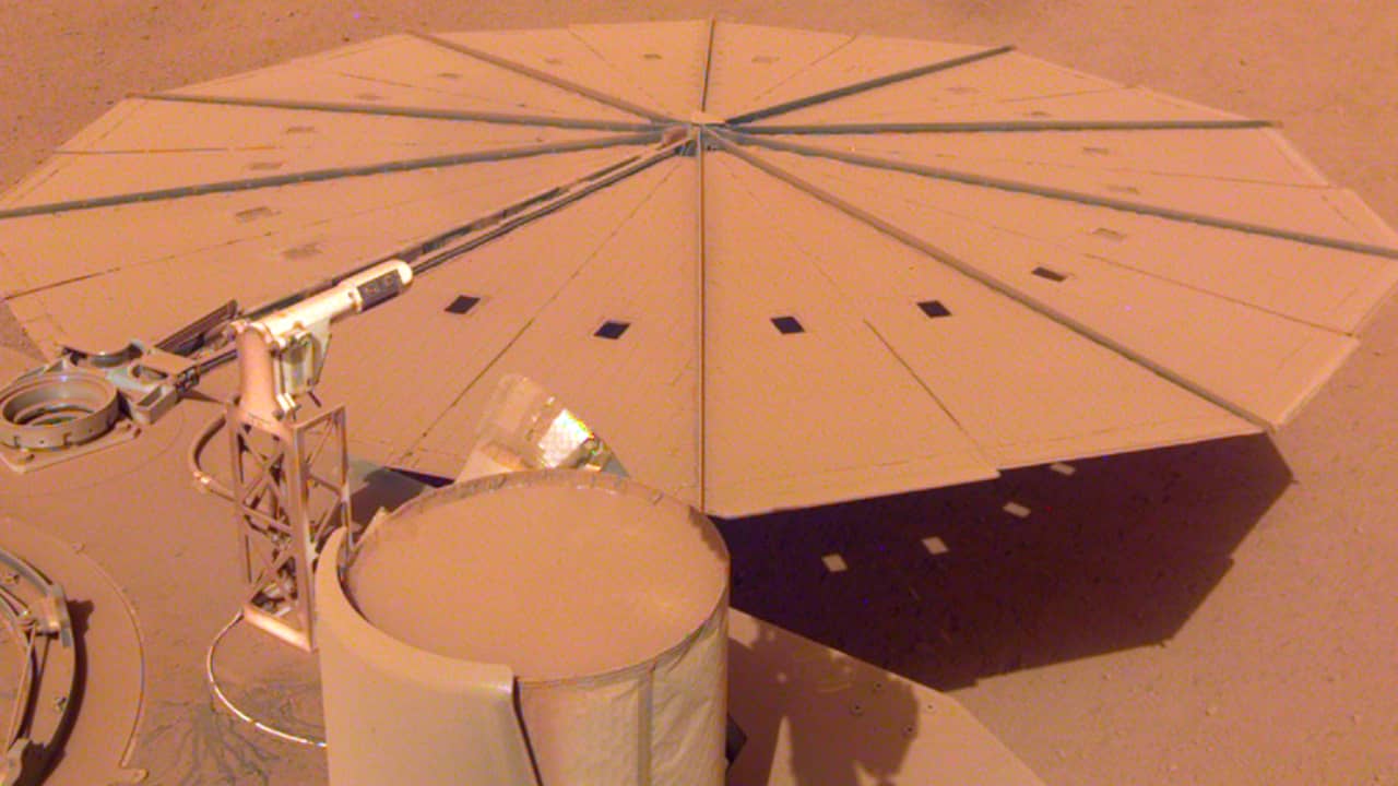 La polvere sui pannelli solari sarà presto fatale per il lander Mars InSight |  ADESSO