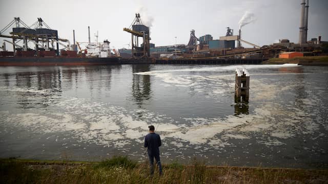 In de omgeving van Tata Steel is veel vieze lucht en vies water.