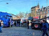 Truckers blokkeren Binnenhof tijdens coronaprotest, veel verkeersoverlast