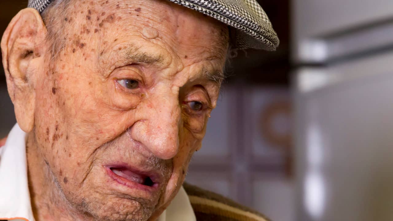 Умер самый старый в мире. Франсиско Нуньес Оливера. Хавьера Перейра долгожитель. Уолт Джонс долгожитель. Самый старый человек в мире.
