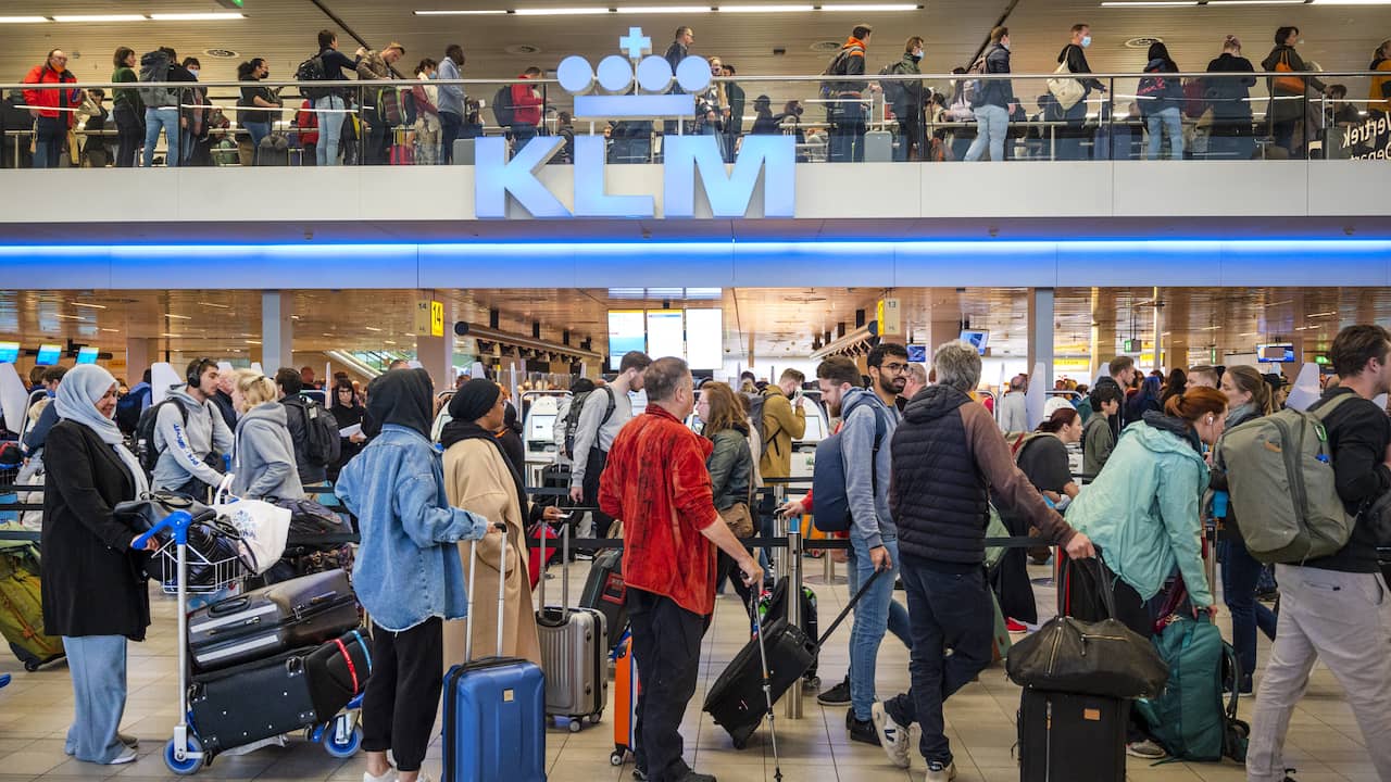 Minder tickets voor KLM-vluchten vanaf Schiphol, komt met actieplan | Economie | NU.nl