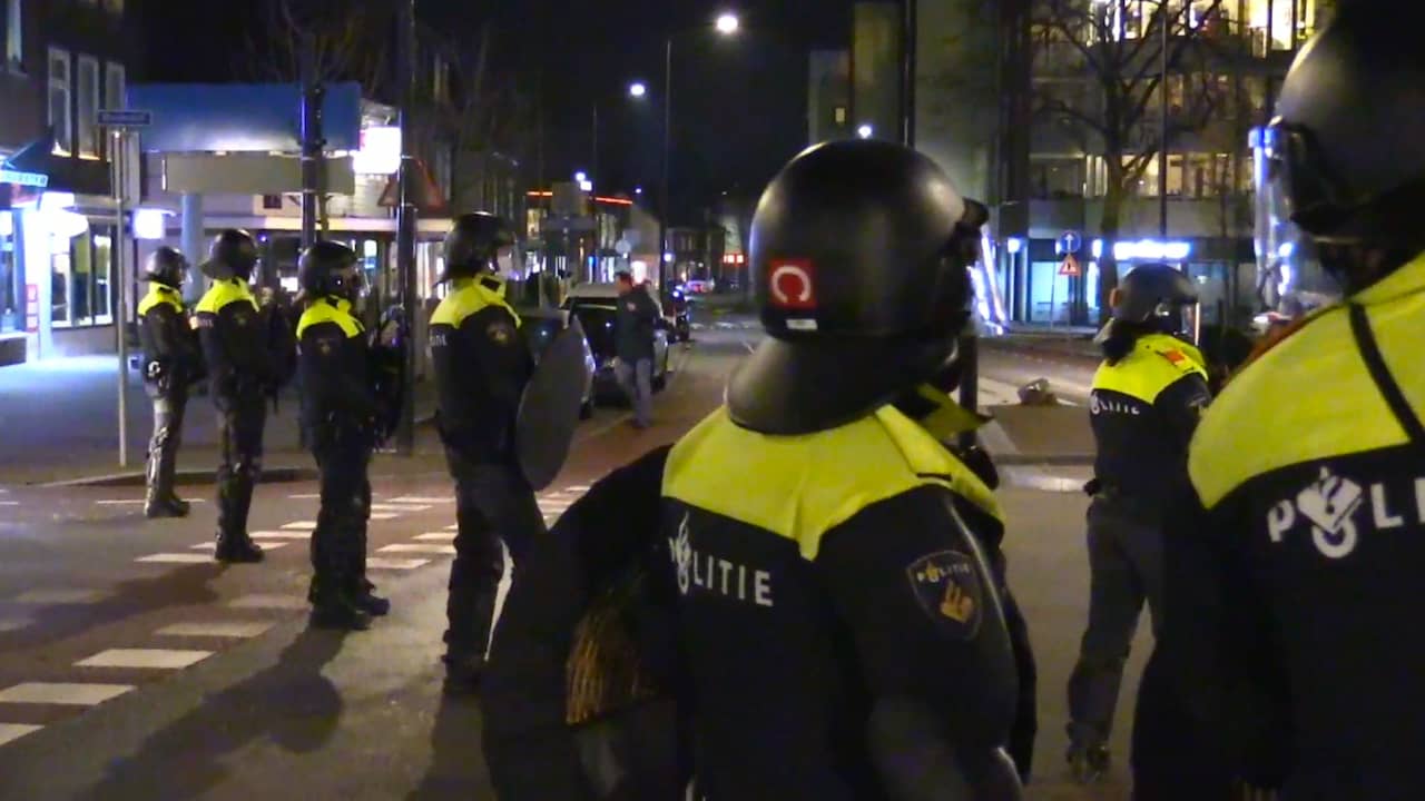 Beeld uit video: Geweldplegers in meerdere steden de straat op om avondklok