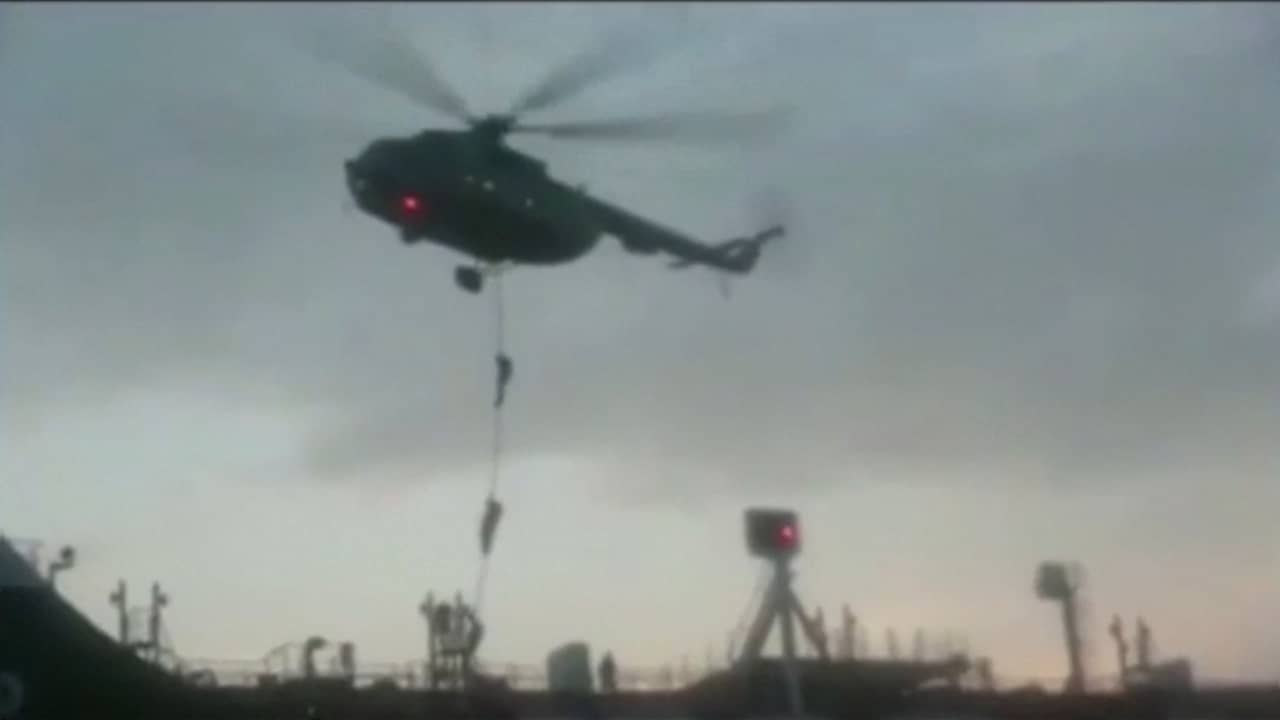 Beeld uit video: Gemaskerde mannen enteren Britse olietanker bij Iran