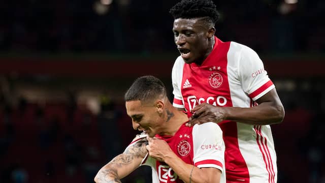 Ajax boekt met tiental zwaarbevochten zege op Vitesse en blijft koploper |  NU - Het laatste nieuws het eerst op NU.nl