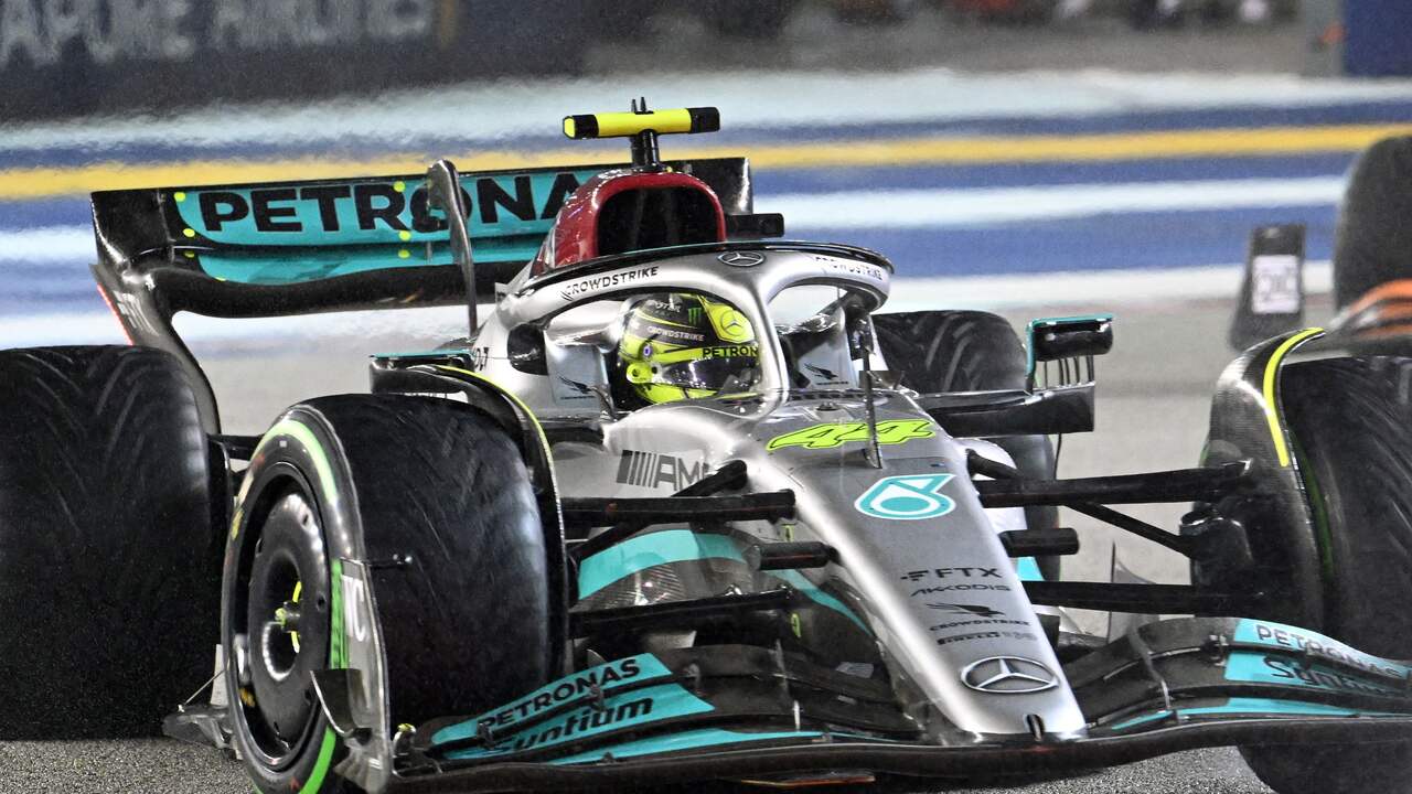 Beeld uit video: Hamilton rijdt in de muur tijdens chaotische GP van Singapore