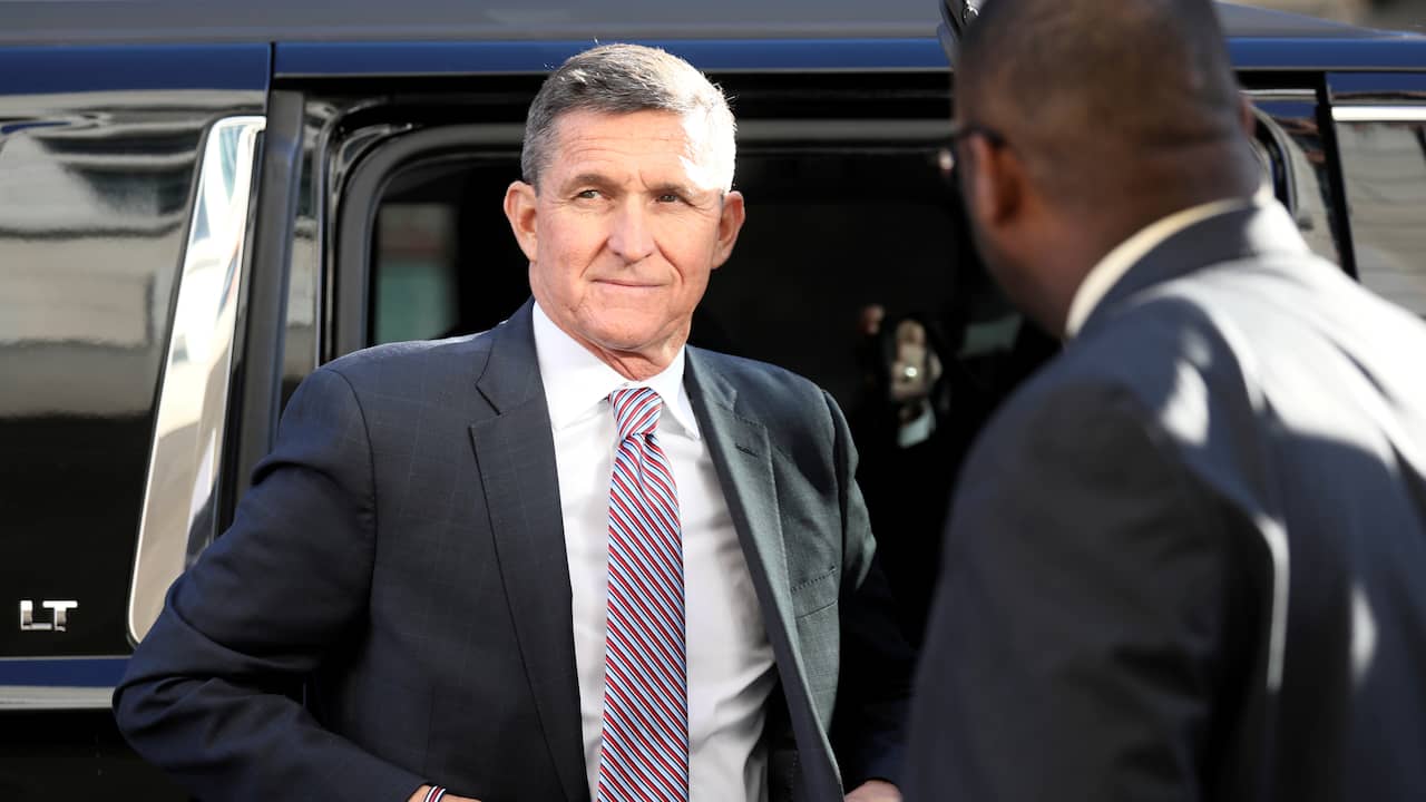 Trump pardons ex-advisor Flynn who confessed to lying to FBI |  NOW