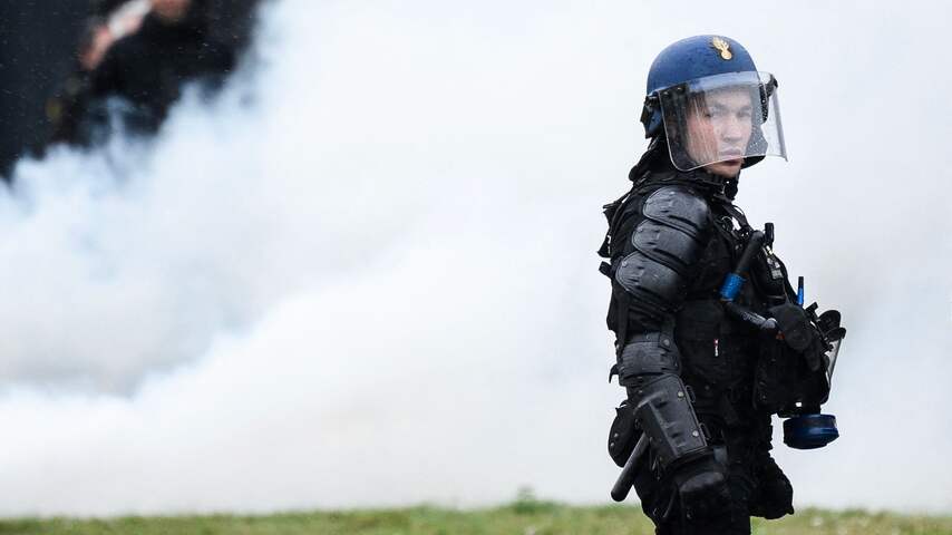 Zeker 440 agenten gewond bij Franse massaprotesten tegen pensioenplannen