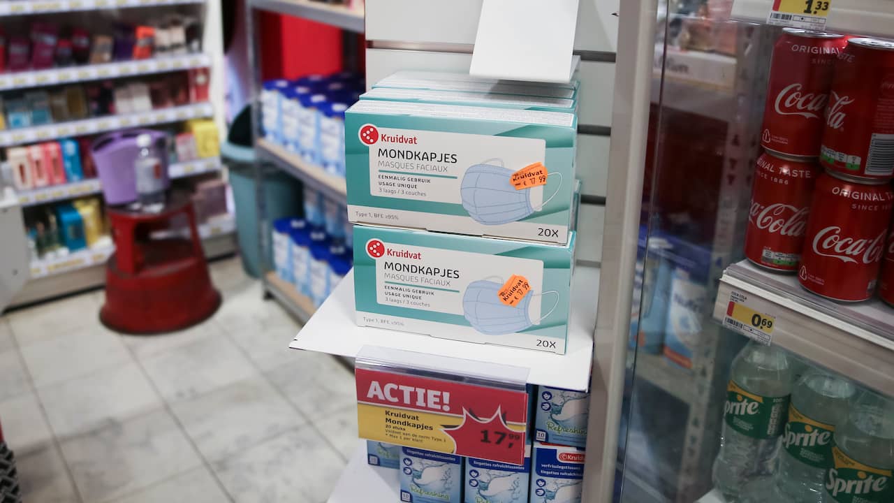 Vooral zestigplussers kopen veel mondkapjes