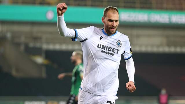Bas Dost juicht na zijn assist op Noa Lang.