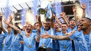 Manchester City wint met 3-2 van Aston Villa en is kampioen