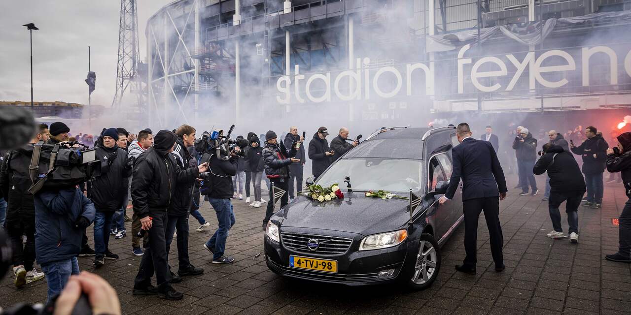 Feyenoord-fans bewijzen overleden clubicoon Gyan laatste eer