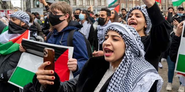 @EdeBoerE. schreef: "De sfeer is gemoedelijk" Er werd dood aan de joden geschreeuwd.