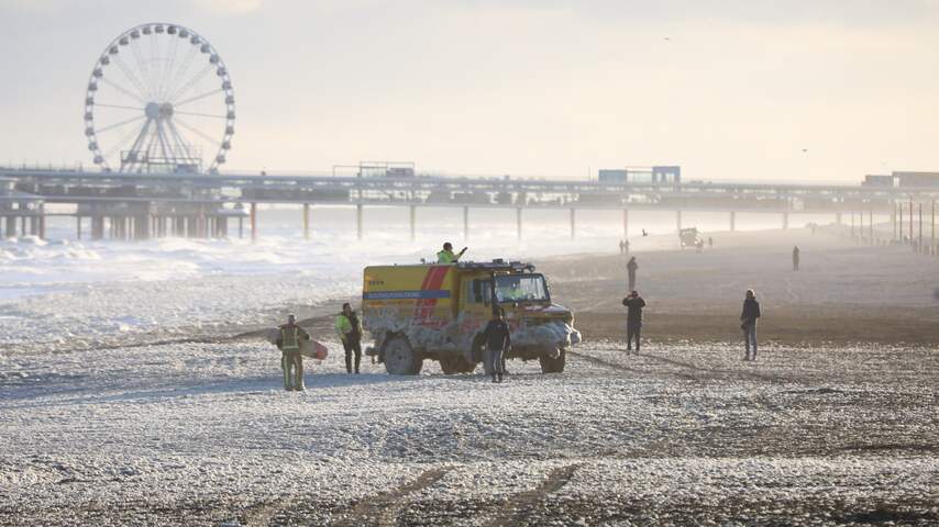Zoekactie naar drie vermiste watersporters bij Scheveningen hervat