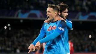 Zielinski vergroot voorsprong Napoli vanaf de stip